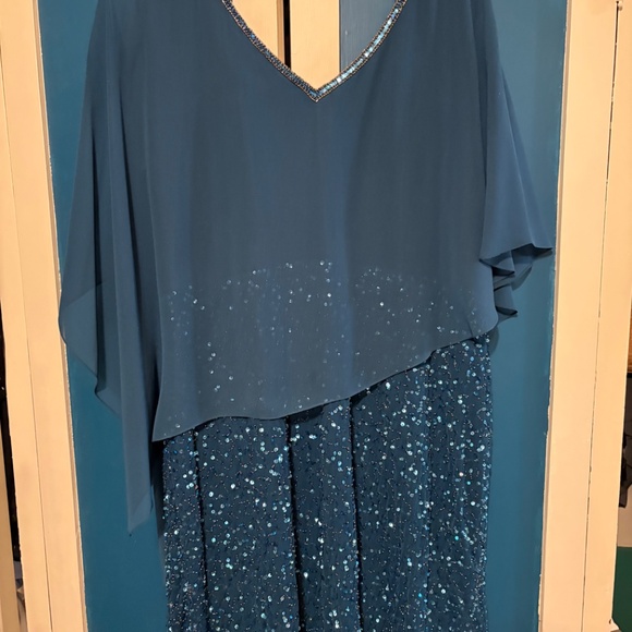 Dress - Picture 2 of 4